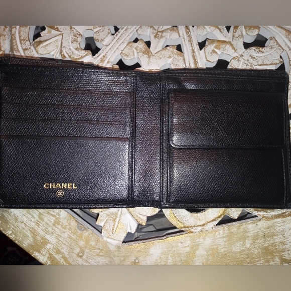 Chanel Bifold Wallet - 100% Authentic - Picture 5 of 12